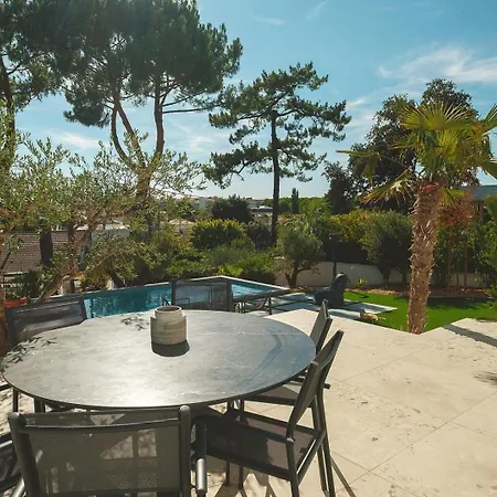Les Pins - Royan, 350 Metres De La